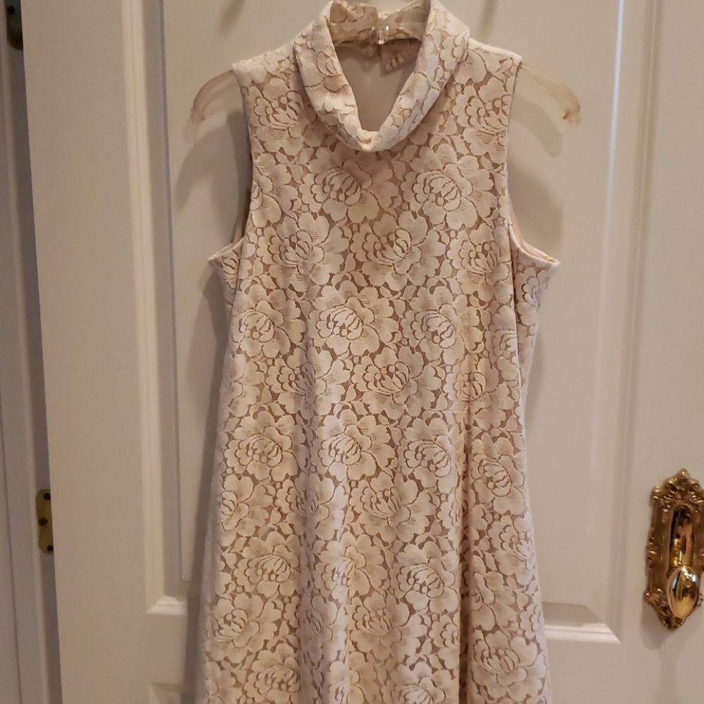Taylor lace dress